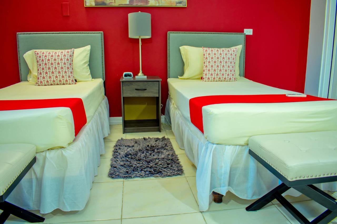 Donhead New Kingston Apt 5 ภายนอก รูปภาพ