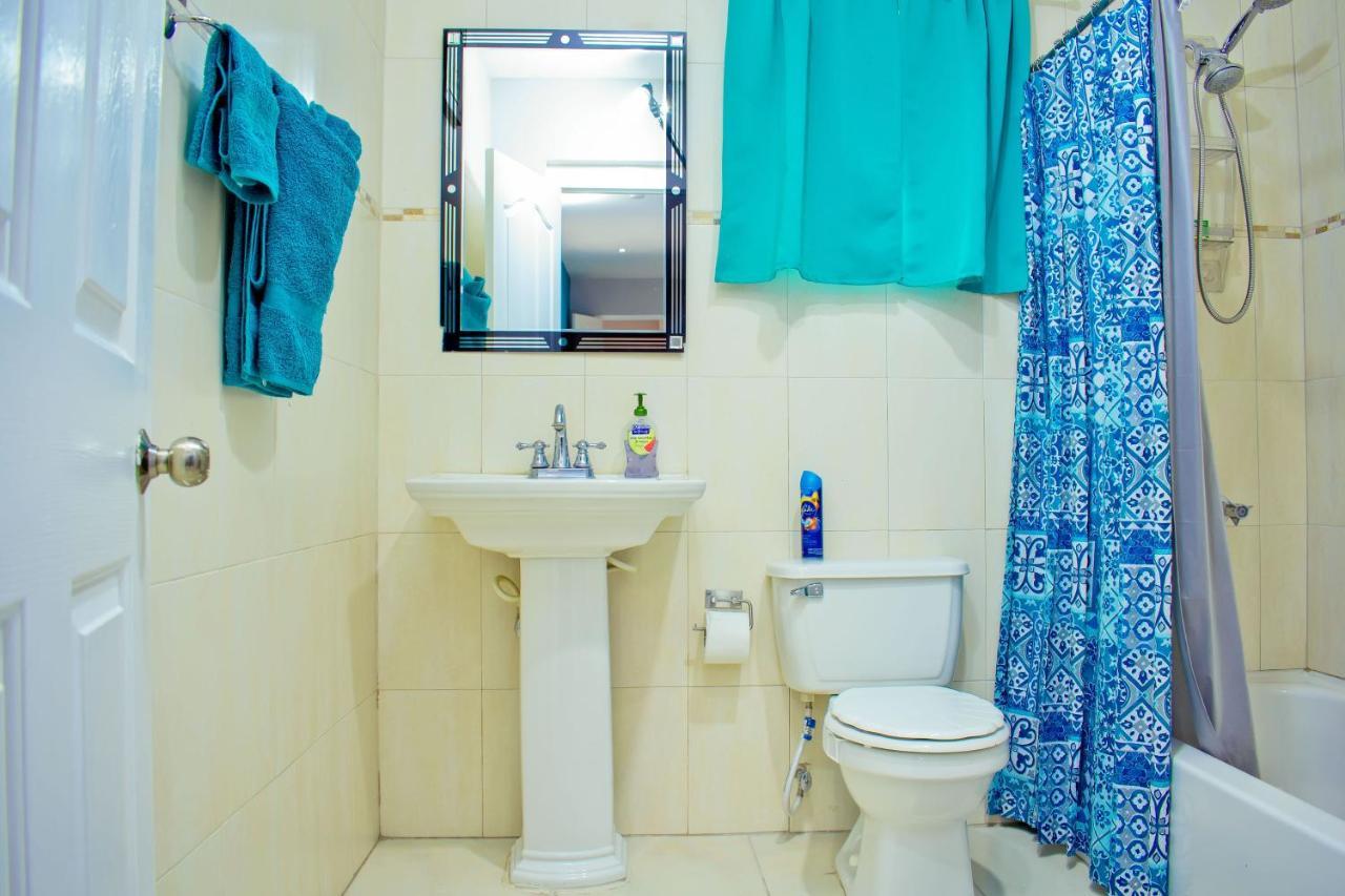 Donhead New Kingston Apt 5 ภายนอก รูปภาพ