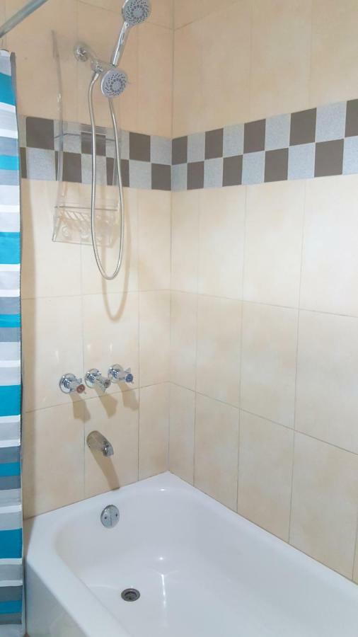 Donhead New Kingston Apt 5 ภายนอก รูปภาพ